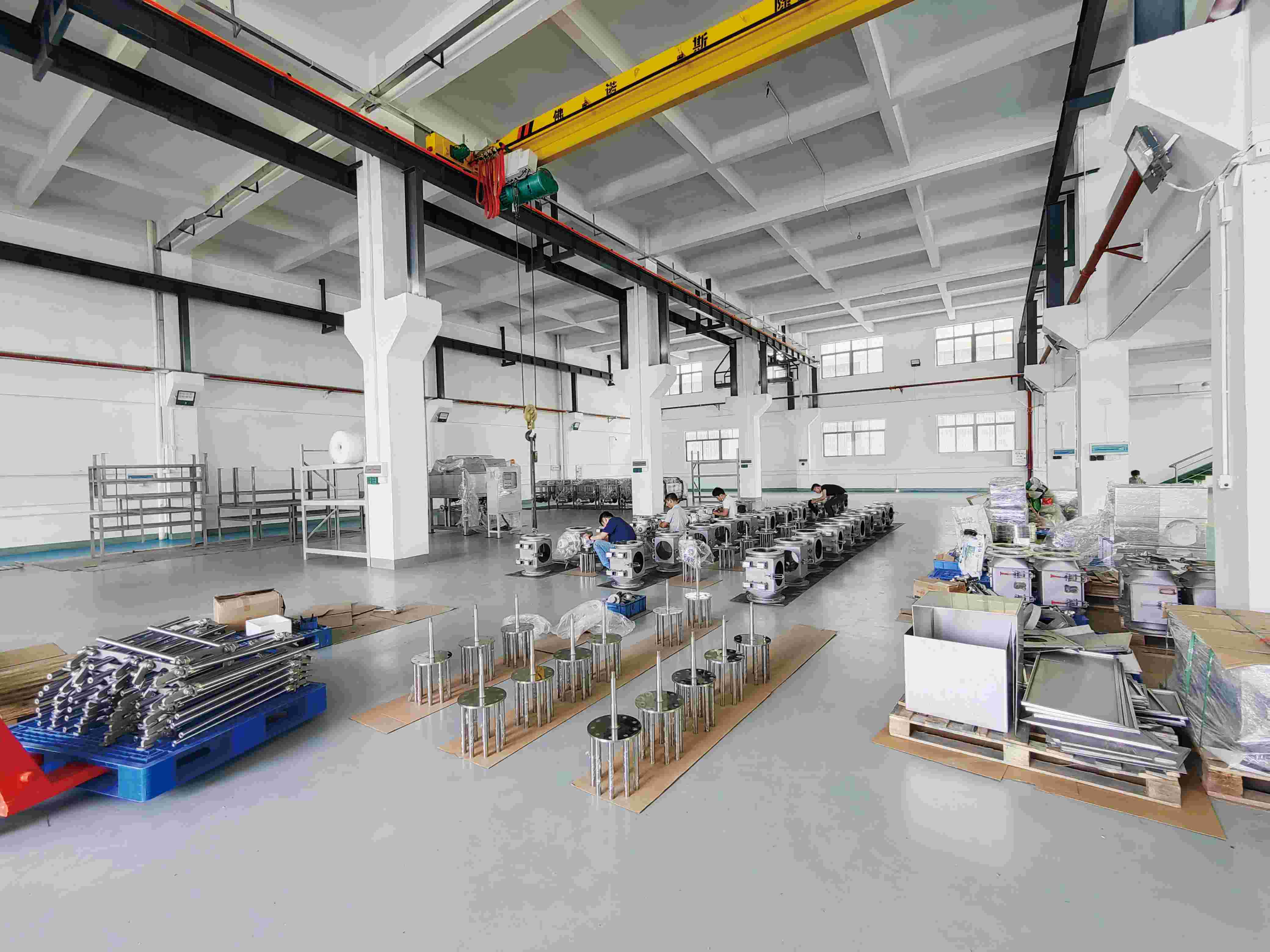 Käsitsi vs. automaatsed rauaeemaldusseadmed: eelised ja erinevused